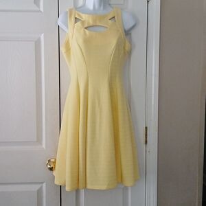 Gabby Skye  yellow cut out spring summer sleeveless dress Sz 4 EUC